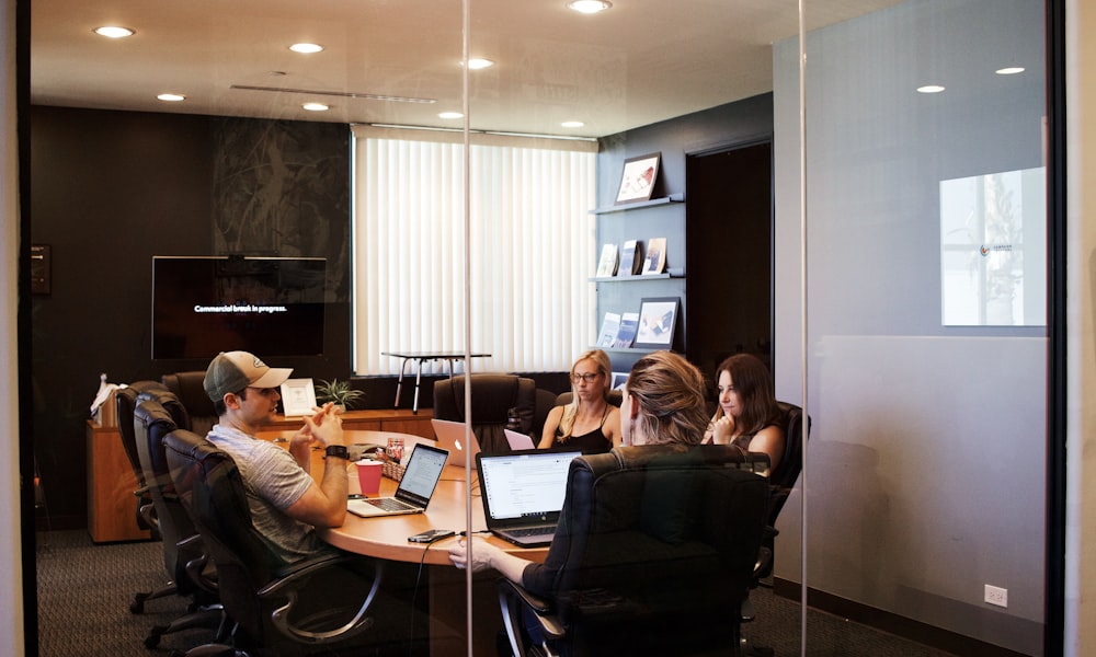 资金管理图表展示：合理的资金分配与风险控制曲线